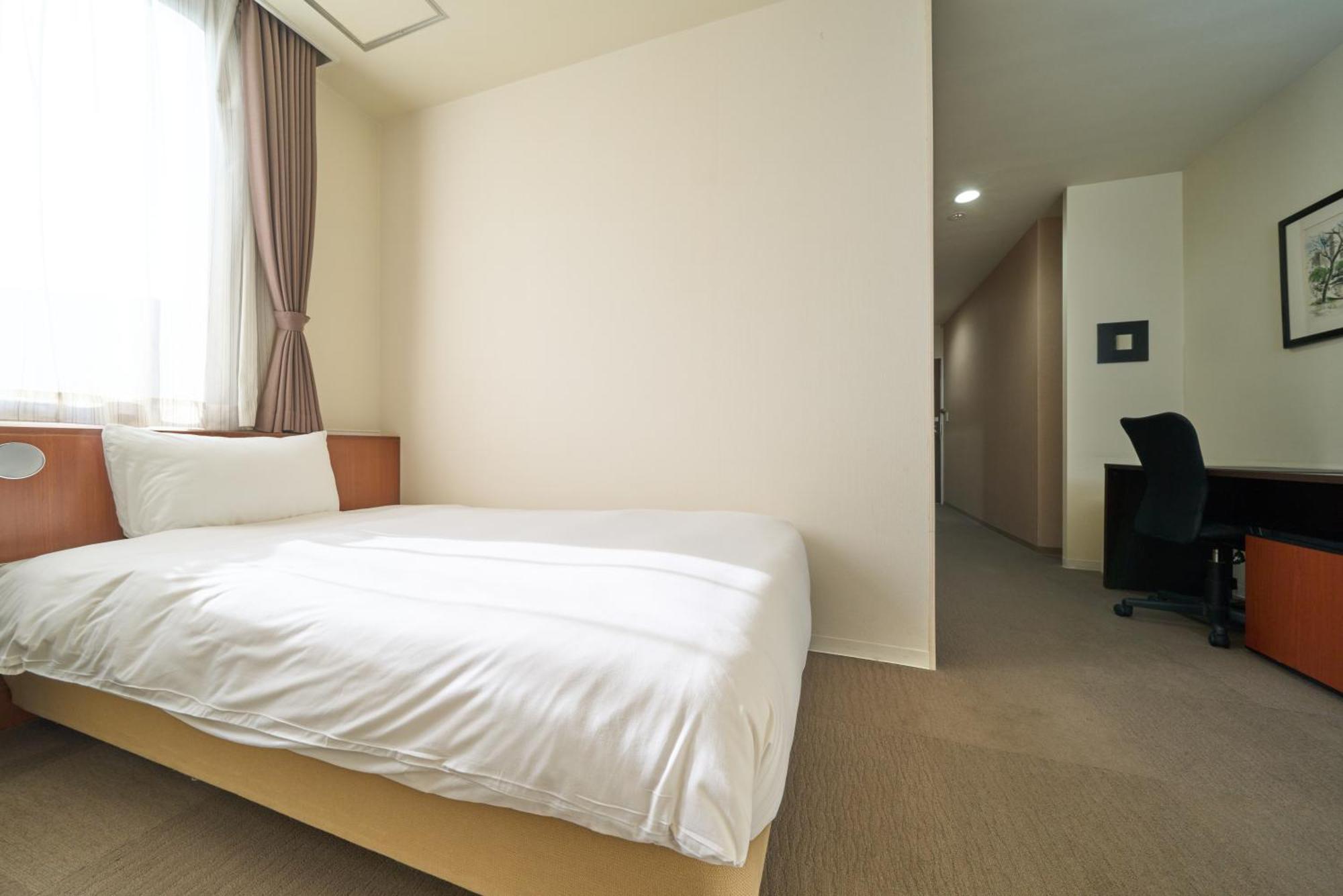Hotel Tohkai Atsugi Buitenkant foto